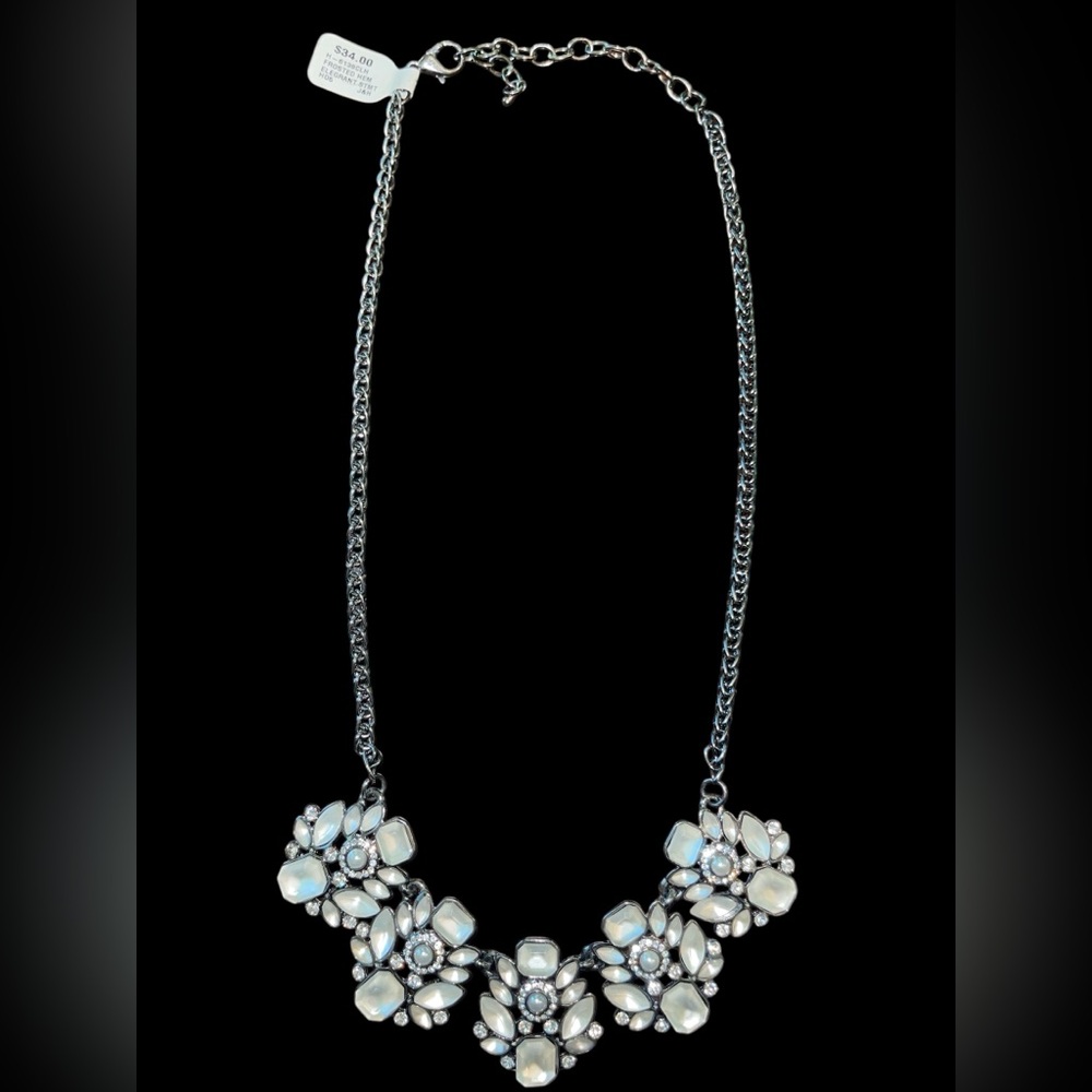 Elegant Silver Floral Necklace NWT